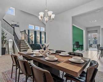 Luxe 5br House | Sleeps 15 | 1gb| Wd | Katy Mills - Brookshire - Jídelna