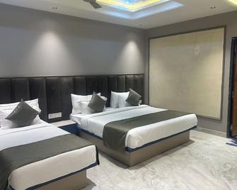 Pinky Hotel - Dausa - Habitación