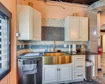 Finger Lakes Condo about 4 Mi to Lake and Boat Ramp - Seneca Falls - Kitchen