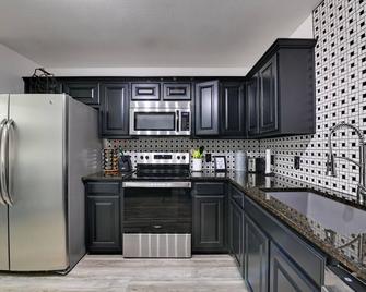Little Elm Pearl Near Park and Lewisville Lake! - Little Elm - Kitchen