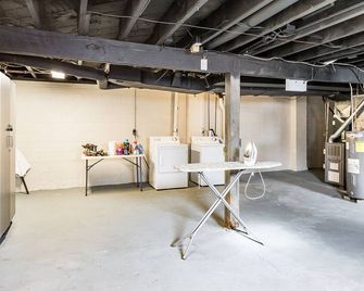 Walking Distance to Country Club Plaza Entertainment District - Kansas City - Patio