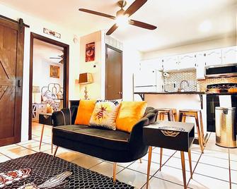 Cozy 1-bedroom with Free WiFi - Laredo