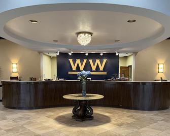 Whispering Woods Hotel & Conference Center - Olive Branch - Front desk
