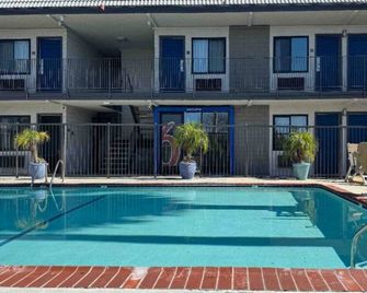 Cozy Queen Bed Pool|Free Wifi - Simi Valley - Pool
