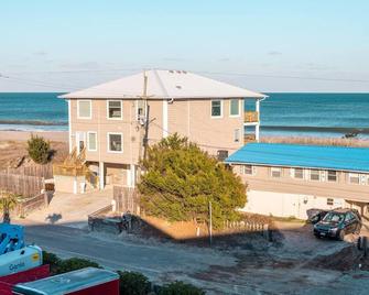 Beach Please - Carolina Beach - Building