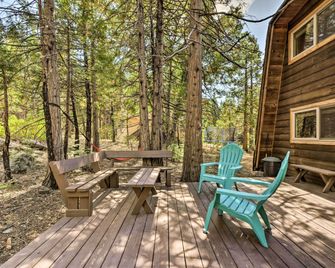 Charming Pinecrest Cabin with Private Deck - Strawberry (Tuolumne County) - Patio