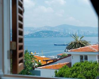 Laden Palas Hotel - Büyükada - Balcony
