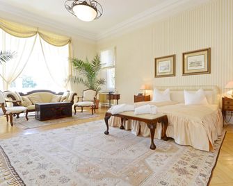 Schlosshotel Villa Westerberge - Aschersleben - Bedroom