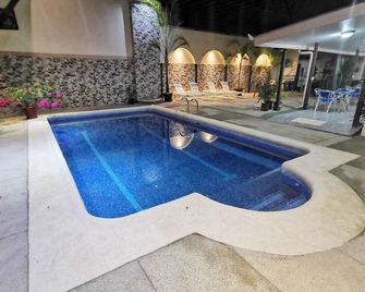Hotel Flor Blanca - Manuel Antonio - Piscina