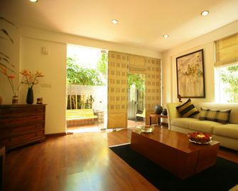 jüSTa Off MG Road - Bangalore - Lobby