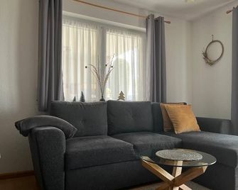 Lovingly furnished vacation apartment 'Auszeit' in idyllic St. Märgen - Sankt Märgen - Huiskamer
