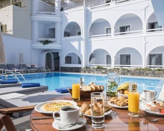 Blue Waves Hotel - Kamari