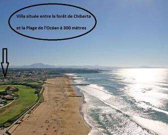 Villa 5 minutes walk from the beaches, heated pools, near pine forest. - Anglet - Gebäude