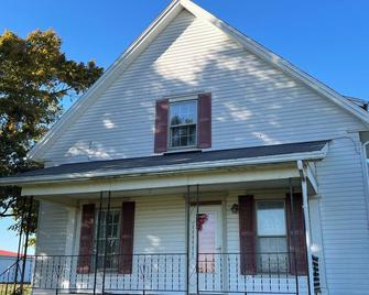 Charming 3-bedroom country house with AC and WiFi near Wilmington - Wilmington - Building