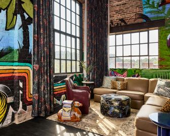 The Radical Asheville, Tapestry Collection by Hilton - Asheville - Lounge
