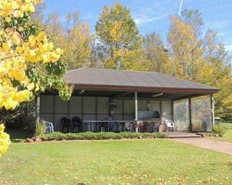 Melview Greens Serviced Apartments - Orange - Building