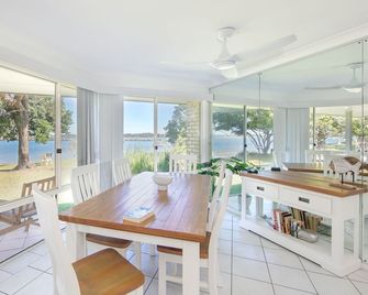 River Luxury - Iluka - Comedor