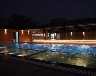 Great Escape Club Indore - Indore - Piscine