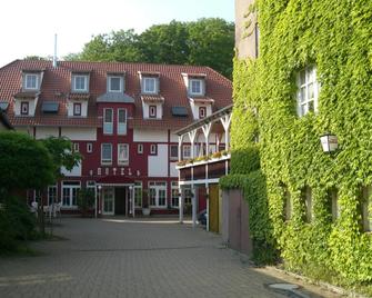Cross-Country-Hotel Hirsch - Sinsheim - Gebouw