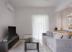 Vouliagmeni Stylish Apartment - Athens - Living room