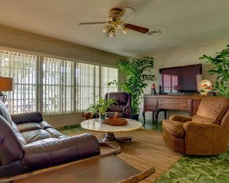 Lakeside Home In A Great Neighborhood. Easy Walk To Shops And Dining - Orlando - Sala de estar