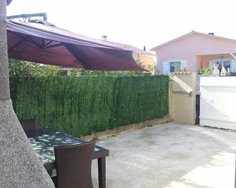 Seaside pretty mini villa T2 400 m from the beach, 20 km from Bastia - Lucciana - Balkon