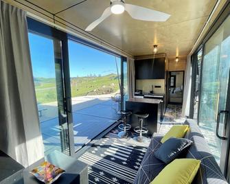 Waitomo Retreat - Hangatiki - Living room
