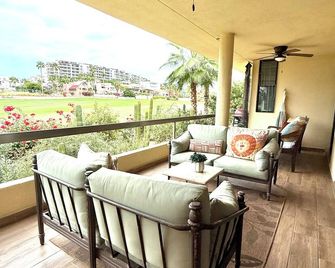 Walk To The Beach - Beautiful Spacious 2 Bd Condo - סן חוסה דל קאבו - מרפסת