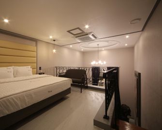 울산 영남알프스 브라보호텔 - 울산 - 침실