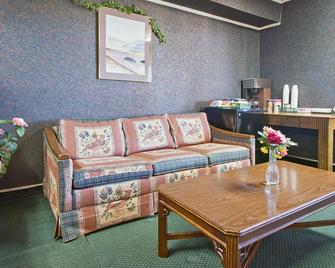 Americas Best Value Inn - Bishopville - Bishopville - Living room