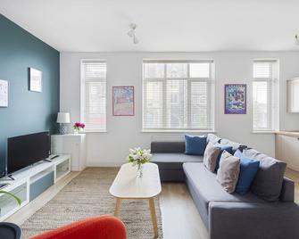 84A Albany Road - Cardiff - Sufragerie