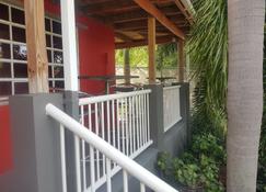 House in quiet neighborhood. - Culebra - Balcony
