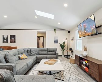 Emerald in Berkeley Springs, WV - Berkeley Springs - Living room