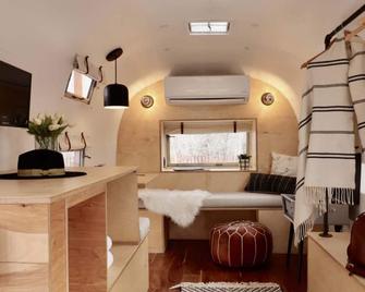 The Amigo Motor Lodge - Salida - Living room