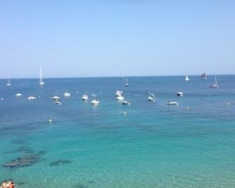 Ile De Groix Locmaria, A Small Haven Of Peace - Groix - Bâtiment