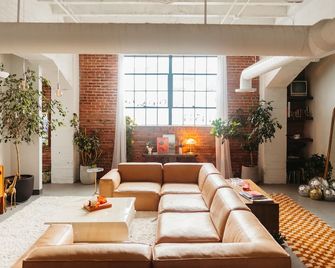 Historic & modern design in the heart of Denver's Historical Capitol Hill! - Denver - Lobby