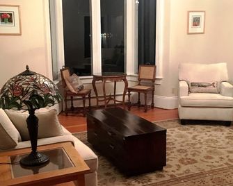 Fully restored 1872 house in historic Port Townsend. - Port Townsend - Huiskamer