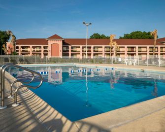 Red Roof Inn Virginia Beach - Norfolk Airport - Virginia Beach - Pool