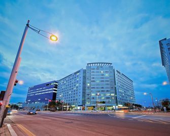 Prime Guesthouse - אינצ'ון - בניין