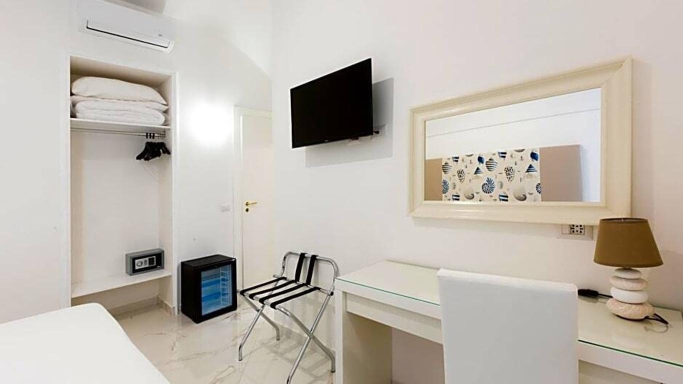 Holiday Sorrento Center