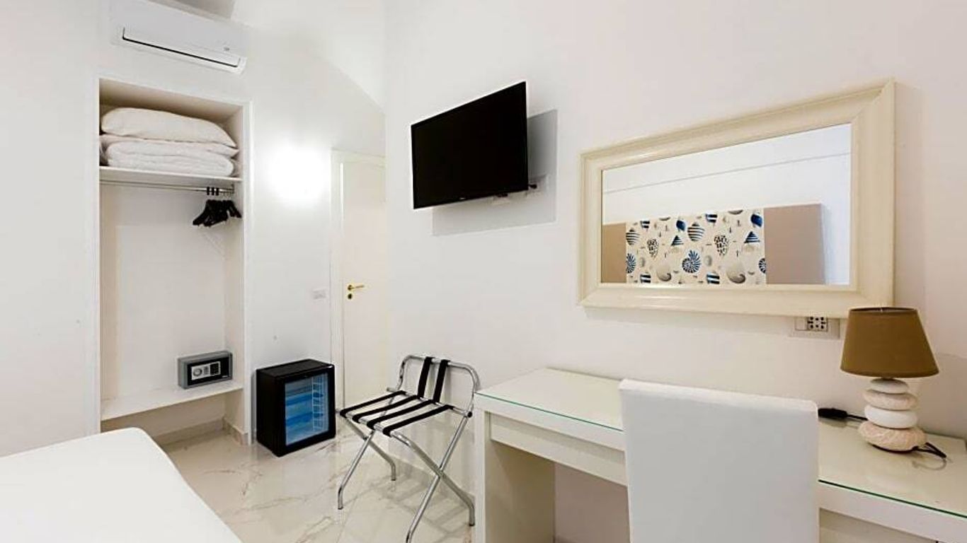 Holiday Sorrento Center