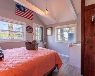 Adorable Cottage with stunning Lake Views - Alton - Habitación