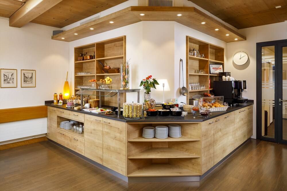 هوتل جاردين - بيرن - غرفة طعام