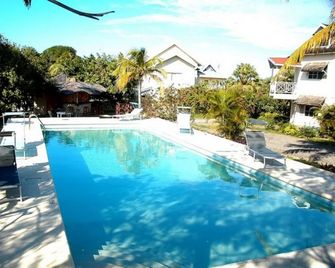 Sunflower Resort & Villas - Runaway Bay - Pool