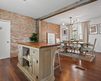 4 Bedroom Luxury House, Free Parking, Ne - Kitchener - Dining room