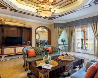 Al Raha Beach Resort & Spa - Abu Dhabi - Living room