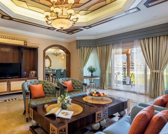 Al Raha Beach Resort & Spa - Abu Dhabi - Living room