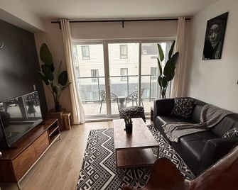 Stylish 1-Bedroom Apartment in Quebec| Prisme - Quebec - Pokój dzienny