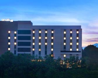 Amaris Hotel Sriwedari Solo - Surakarta - Gebäude