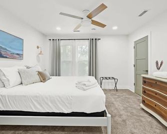 4BR for 10, Near Ark, High-Tech Kitchen, Parking! - Williamstown - Sypialnia